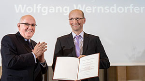 DFG-Präsident Prof. Dr. Peter Strohschneider und Wolfgang Wernsdorfer, Physiker des KIT (re.; © DFG / David Ausserhofer)