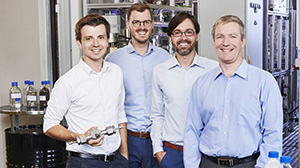 Das Gründer-Team des besten Start-ups Deutschlands Ineratec: Philipp Engelkamp, Tim Böltken, Paolo Piermartini und Peter Pfeifer (v.l.n.r., Foto: Sandra Goettisheim, KIT)