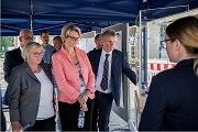 Bundesministerin Anja Karliczek und Landesministerin Theresia Bauer besuchen das KIT
