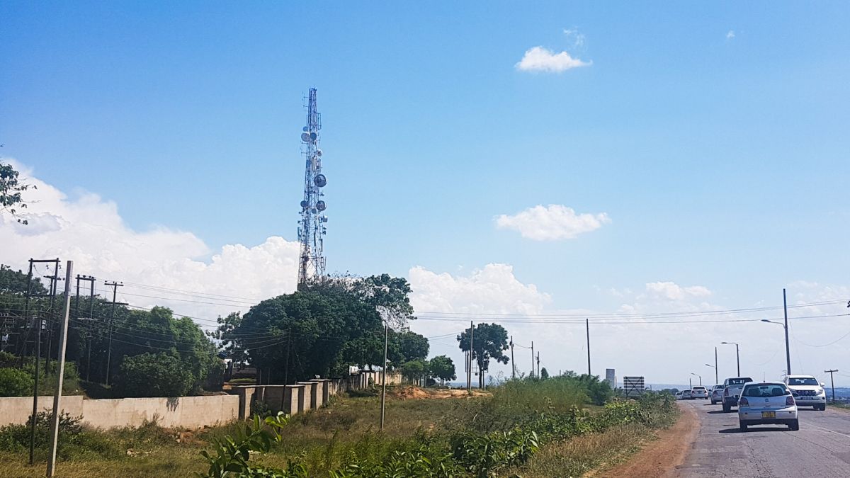 Regenmessung mit Mobilfunkdaten: Forschende verbessern Frühwarnung vor Extremereignissen in datenarmen Region in Westafrika .