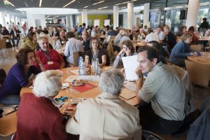 Erste weltweite Bürgerkonferenz: Die deutschen Teilnehmerinnen und Teilnehmer diskutierten in Karlsruhe mögliche Wege aus der Klimakrise. (Foto: Markus Breig)