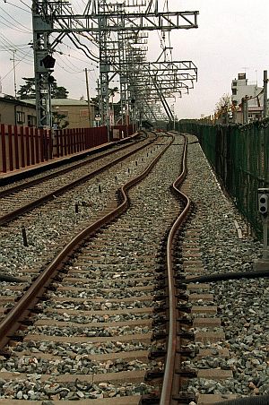 Eisenbahnstrecke bei Kobe, Japan, nach dem Erdbeben 1995 (Bildquelle: dpa)