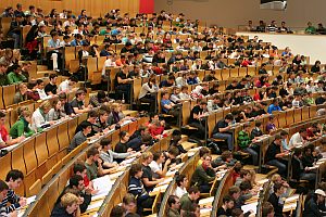 Blick in den Hörsaal: drei Karlsruher Hochschulen informieren gemeinsam über ihr Studieangebot (Foto: KIT)