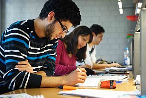 At the Helmholtz Graduate and Research Schools, scientific competences  and key qualifications are conveyed to young scientists. (Photo: Hardy Müller) 