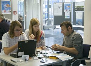 Neues Lernen: Im Science Camp „Energie“ forschen 20 Schülerinnen und Schüler selbst. (Foto: Bernd Seeland) 