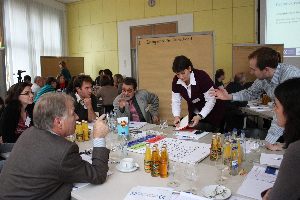 Bürger diskutieren in Karlsruhe über Fragen der künftigen Energienutzung. (Foto:WiD)