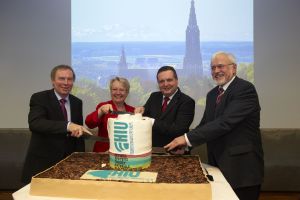 Feierlicher Auftakt bei der Eröffnung in Ulm.(Karl Joachim Ebeling, Annette Schavan, Stefan Mappus, Eberhard Umbach (v.l.n.r.))(Foto: Andreas Drollinger)