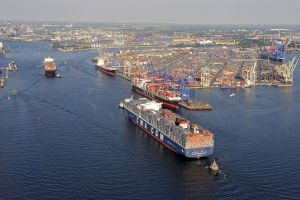 Hamburg harbor is a node of logistics systems. Here, the Altenwerder container terminal is shown. (Photo: HHLA)