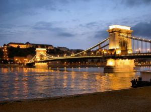 Eine bewährte und intensive Verbindung feiert Jubiläum: Die Partnerschaft  zwischen KIT und TWU Budapest besteht seit 1970. (Foto: pixelio.de)