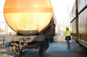 Auf den Ernstfall vorbereitet: Bei Gefahrguttransport-Unfällen unterstützt das System DIADEM die Einsatzkräfte bei schwerwiegenden Entscheidungen (Foto: pixelio). 