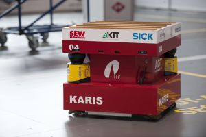 KARIS – autonome Elemente optimieren den Materialfluss in Warenlagern und Fertigungshallen (Foto: KIT)