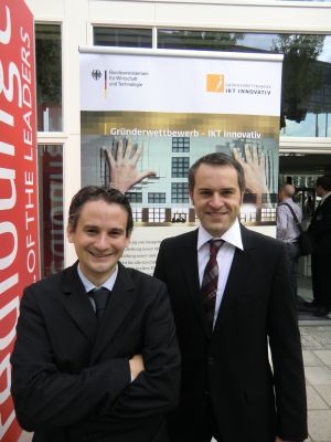 Ausgezeichnet: Zwei der drei audriga-Gründer nahmen den Preis  auf der IFA entgegen Hans-Jörg Happel (links) und Dr. Thomas King.  (Foto: privat)