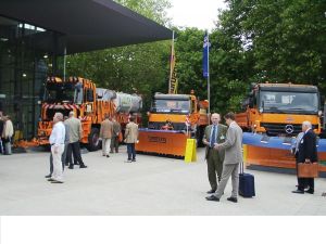 Eine Ausstellung im Außen- und Innenbereich des AudiMax begleitet das Kolloquium.  (Foto: Institut für Straßen- und Eisenbahnwesen)