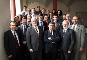 Neuer und bisheriger CLUSTER-Präsident: Eberhard Umbach (vorne, 2. v.li.)  und António Cruz Serra (vorne 3. v.li.) mit den Mitgliedern des Steering Committees.  (Foto: Markus Breig)