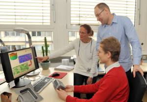 Die Wissenschaftlerin Britta Nestler (links) lehrt am Graduiertenkolleg. (Foto: Geyer/Christ, Hochschule Karlsruhe – Technik und Wirtschaft)