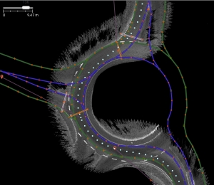 Mit Hilfe einer detaillierten digitalen Karte können auch Kreisverkehre automatisch durchfahren werden. (Abb.: Julius Ziegler)