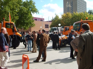 Foto von der Außenausstellung vor dem AudiMax (Foto: Institut für Straßen- und Eisenbahnwesen) 