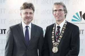 Lord Mayor of Karlsruhe Dr. Frank Mentrup (left) and KIT President Professor Holger Hanselka (right). (Photo: Markus Breig, KIT)