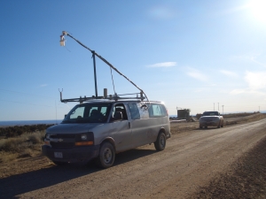 Das KIT-Messgerät an Bord eines Minivans ermöglicht es, atmosphärische Emissionen direkt vor Ort und mit hoher zeitlicher Auflösung zu vermessen. (Bild: F. Geiger/KIT)