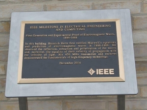 Der IEEE Milestone „Heinrich Hertz“ wird am KIT Campus Süd im Ehrenhof stehen – am ursprünglichen Ort des Labors von Heinrich Hertz. (Foto: Alexander Stahl, KIT)