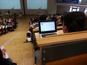 Subtitles on the laptop: Foreign students can follow German lectures more easily with the simultaneous translation system. (Photo: KIT/ M. Breig)