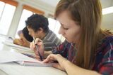 Gut vorbereitet ins Studium: Mit dem neuen Online-Brückenkurs können angehende Studierende ihr Grundlagenwissen in Mathematik auffrischen. (Bild: MINT-Kolleg)