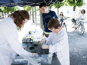 Spannende Experimente für die ganze Familie. Foto: Sandra Göttisheim