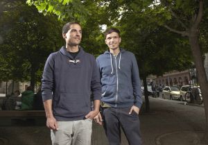 Erfolg auf ganzer Linie: die Gründer des KIT-Start-ups RESTUBE, Christopher Fuhrhop und Marius Kunkis (Foto: Bärbel Schmidt / Deutscher Gründerpreis)