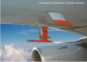 Das für IAGOS-CARIBIC entwickelte Einlasssystem am IAGOS-CARIBIC Airbus. (Foto: Udo Kröner / Deutsche Lufthansa AG).