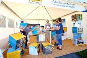 In late June 2015, interested citizens informed themselves about the project at the EFFEKTE Science Festival. (Photo: Fränkle / Stadt Karlsruhe)