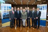 Eröffnung des Tech Center a-drive in Ulm mit Ministerin Bauer (v.l.): Stephan Wolfsried, Matthias Schulze (beide Daimler AG), Prof. Michael Weber (Universitätspräsident Universität Ulm), Prof. Christoph Stiller (FZI/KIT), Dr. Thorsten Mahler (EICT), Prof.