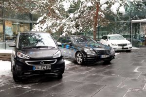 Am Rande der Veranstaltung standen Testfahrzeuge der Partner bereit (Foto: Eberhardt/ Universität Ulm)