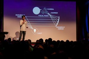 At a science slam, the scientist has to communicate research to the audience in an entertaining way. (Photo: Nils Pickert)