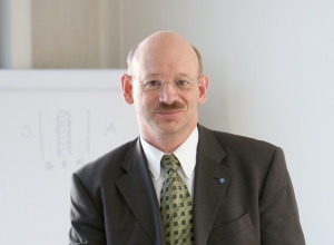 Thomas Lützkendorf leitet am KIT den Lehrstuhl Ökonomie und Ökologie des Wohnungsbaus (Bild: Marcus Pietrek/Schwäbisch Hall)