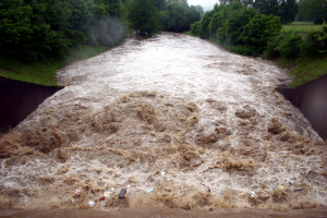 Small creeks turn into torrential rivers: This happened in June 2016 in many parts in Germany or, as shown on the above photo, in Pfinztal near Karlsruhe in 2013. (Photo: Gabi Zachmann, KIT)