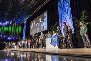 Welcome of beginning students at Schwarzwaldhalle – the traditional freshmen’s quiz again will be part of the program this year. (Photo: Markus Breig, KIT)