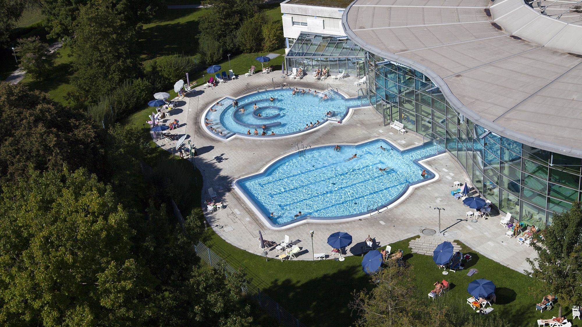 Die Stadt Bad Waldsee nutzt bereits Thermalwasser etwa zum Beheizen des Schwimmbads. Das Projekt GeoSpeicher.bw wird helfen die Nutzung zu optimieren. (Foto: Waldsee-Therme)