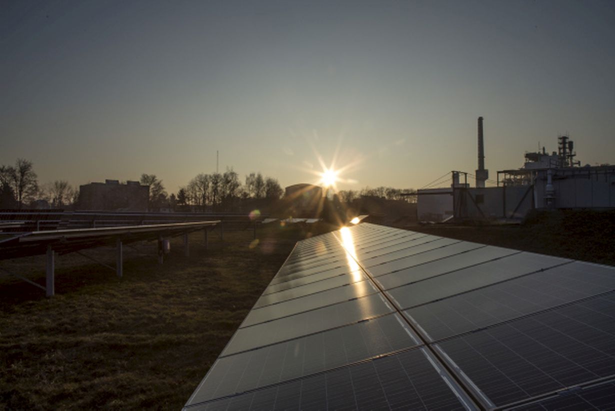 Der Strom aus regenerativen Erzeugern ist schwer voraussagbar. Entscheidungen trotz unsicherer Parameter zu optimieren, ist Ziel einer Professur am KIT. (Bild: KIT)