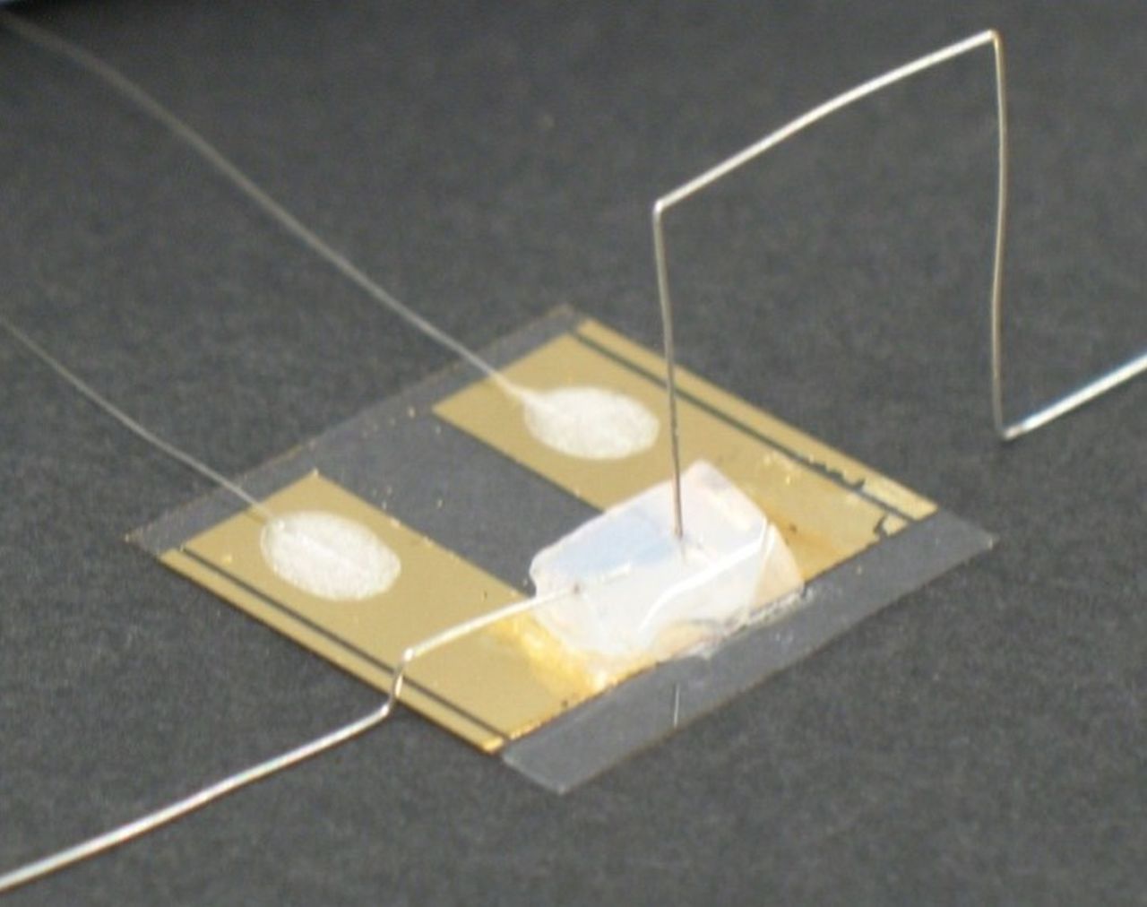 Setup of the single-atom transistor first developed in Karlsruhe by Thomas Schimmel and his team in 2004. (Photo: KIT/Schimmel)