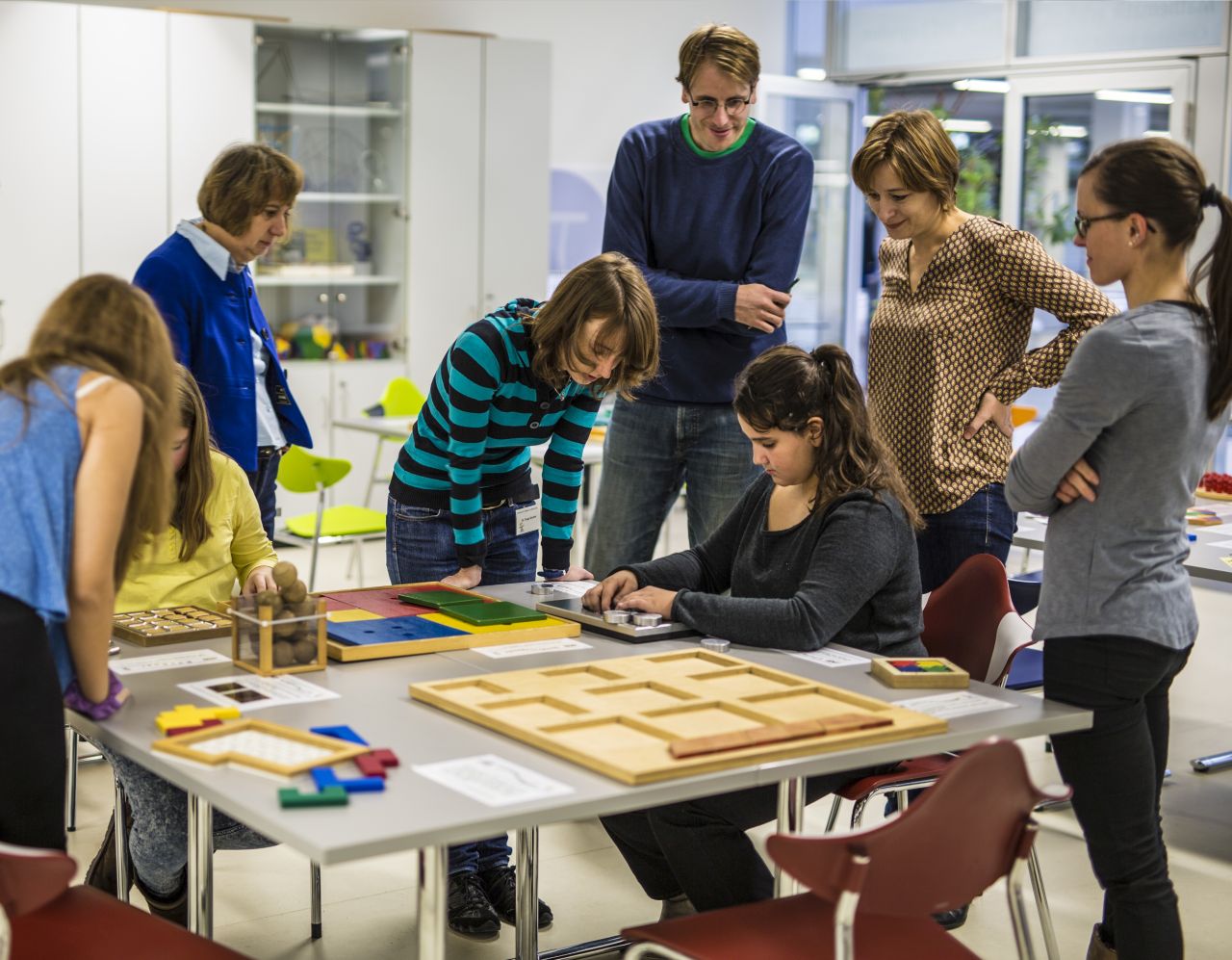 Das gemeinsame Engagement für die Lehrerbildung steht auch beim MINT²KA im Fokus, einem Projekt von KIT und PH mit Lehr-Lern-Laboren in den MINT-Fächern  (Foto: Manuel Balzer/KIT)