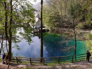 Der „Blautopf“ in Blaubeuren, eine der größten Karstquellen Deutschlands (Foto: Nico Goldscheider, KIT)