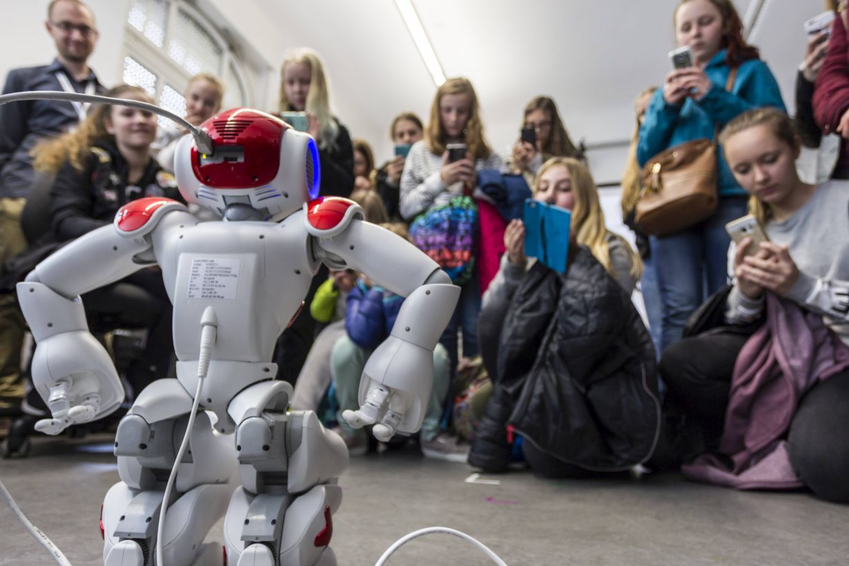 Ob Studium oder Ausbildung: Beim Girls‘ Day informiert das KIT über Berufsperspektiven. (Foto: Tanja Meißner, KIT)