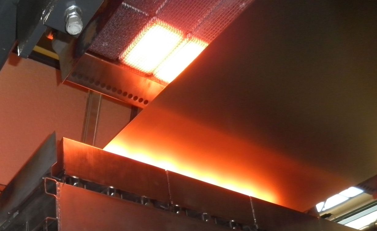 Steel strip drying after pretreatment with an infrared radiant burner (photo: GoGaS Goch GmbH & Co. KG)