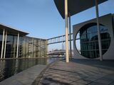 In the Marie-Elisabeth-Lüders House (right) in Berlin's government district, the current meeting venue of the Research Committee of the German Bundestag, TAB is introducing its projects. (Photo: TAB)