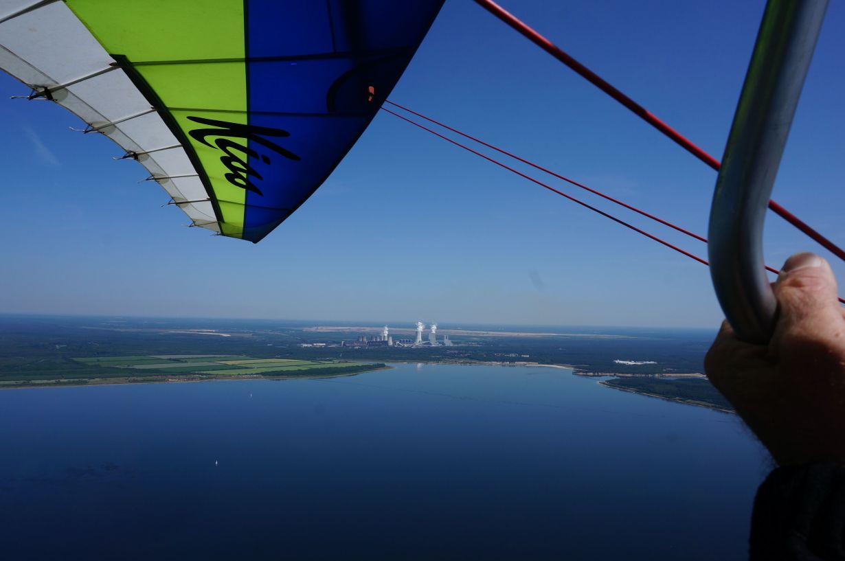 Kohlekraftwerk Boxberg in der Lausitz: In der Abluftfahne haben die Forscher in 20 Kilometern Entfernung bis zu 85 000 Partikel pro Kubikzentimeter  gemessen (Foto: Wolfgang Junkermann, KIT)