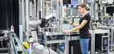 Agile manufacturing systems with learning robots make industrial production viable. (Photo: Sandra Goettisheim, KIT)