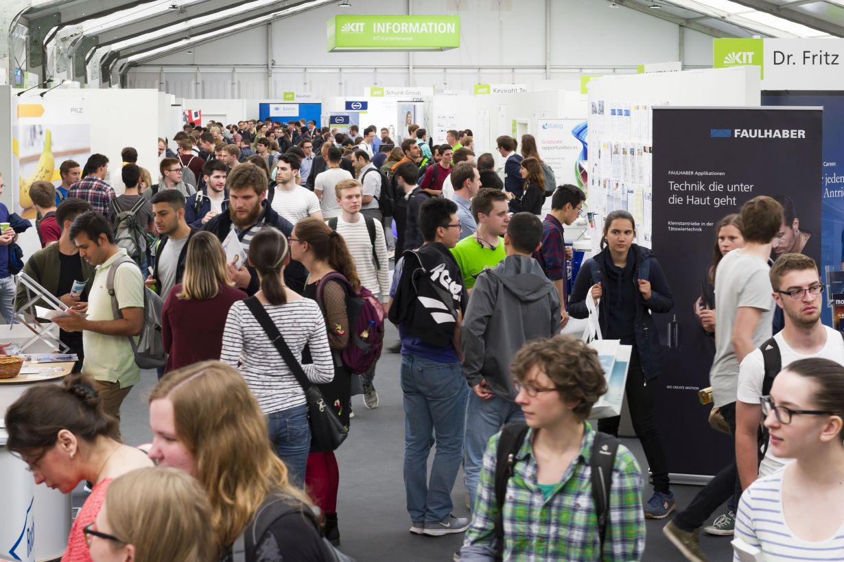 Treffpunkt für Studierende und Unternehmen: Die KIT-Karrieremesse  (Foto: Anastasiya Sultanova, KIT)