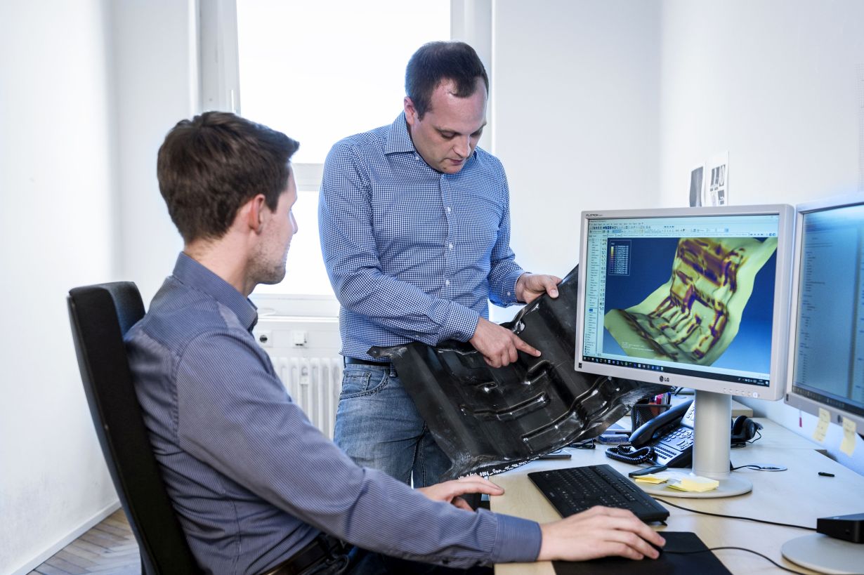 Using SIMUTENCE’s virtual process chain, companies can simulate the resistance and producibility of components made of fiber composites (photo: SIMUTENCE)