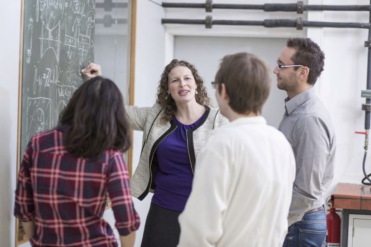 Tenure-track professors contribute essentially to academic education, research, and innovation. (Photo: Andrea Fabry, KIT)