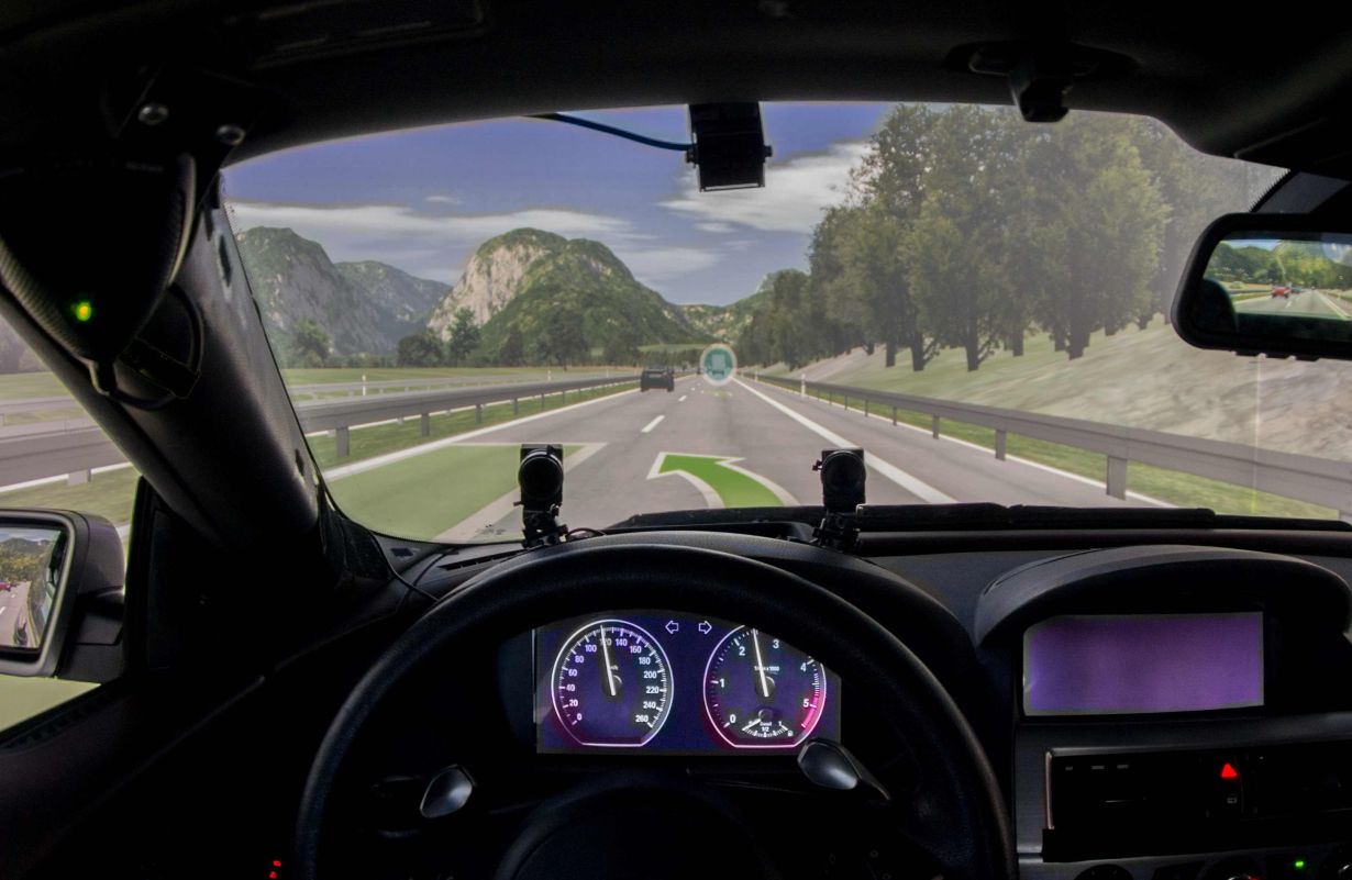 Is the driver ready to take over the steering wheel? By means of cameras and sensors, autonomous systems react to the situation in the car’s interior in a coordinated way. (Photo: PAKoS)  